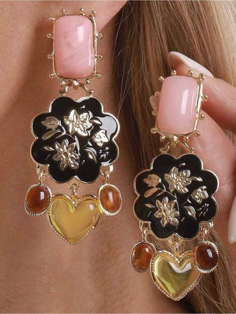 She's Giving Vintage - Earrings 🖤 ☀️